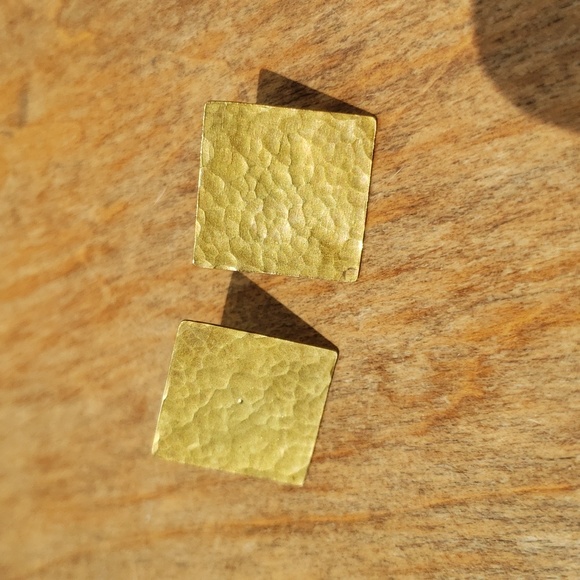 Hammered brass square studs - Picture 1 of 2